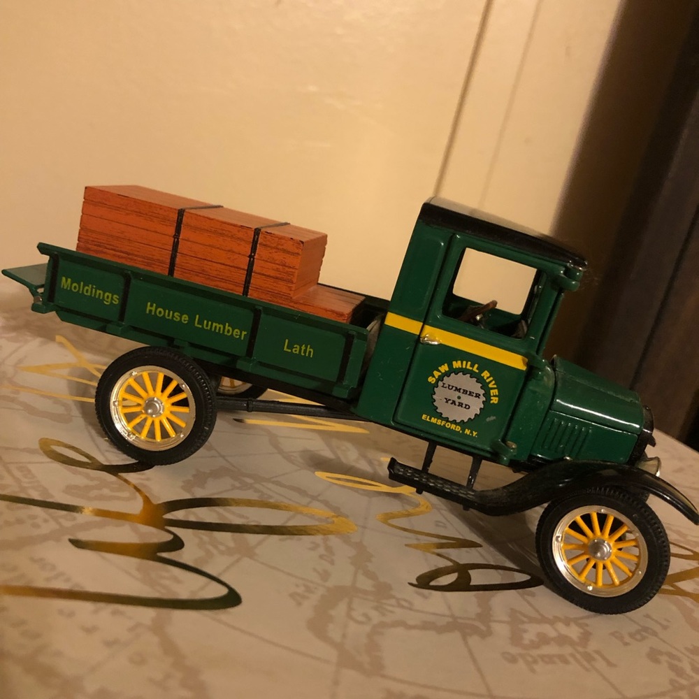 Signature 1923 Ford Model T Pickup Diecast 1:32